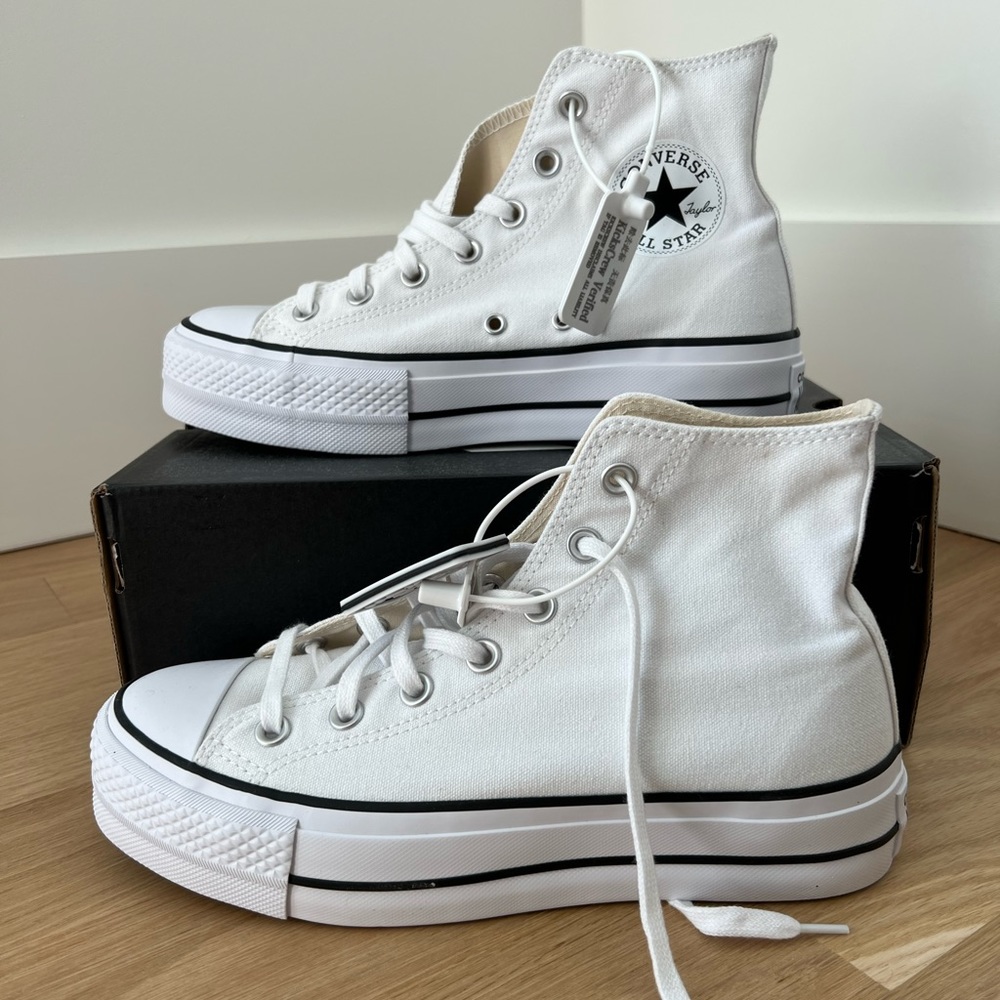 Converse Chuck Taylor All Star Lift in White Canvas NWT